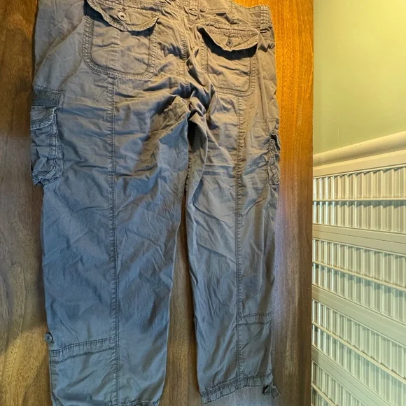 Calvin Klien Jeans, Cropped Cargo Pants Army Green SZ 16 - Picture 9 of 11